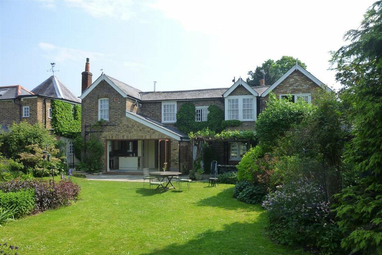Manor Cottage Bed And Breakfast Windsor Exterior photo